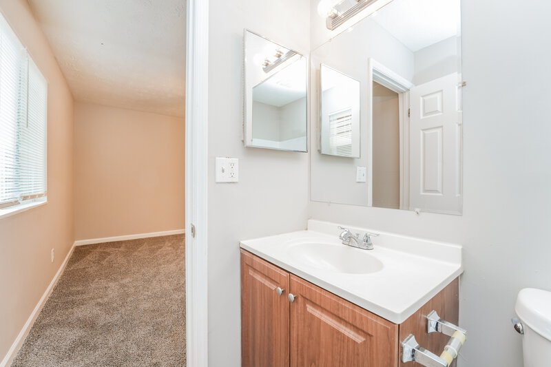 1,690/Mo, 4964 Galbraith Circle Stone Mountain, GA 30088 Main Bathroom View 2