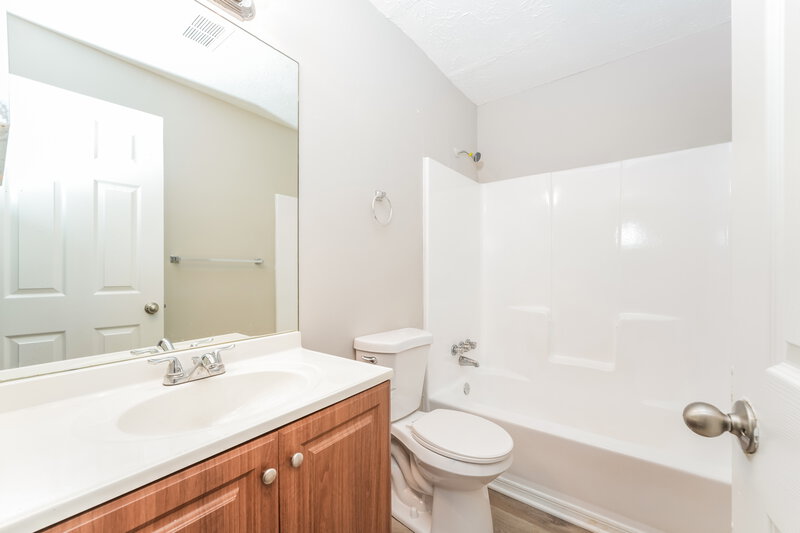 1,690/Mo, 4964 Galbraith Circle Stone Mountain, GA 30088 Bathroom View