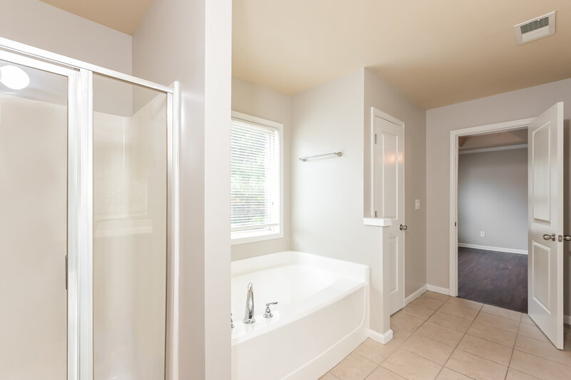 3,290/Mo, 131 Shadow Creek Court Fairburn, GA 30213 Main Bathroom View 2