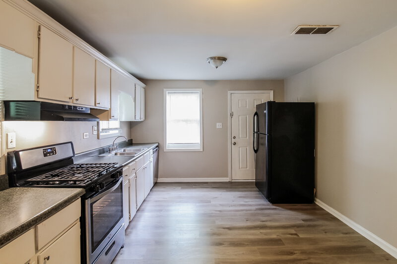 1,960/Mo, 1135 Clark Street Clarkston, GA 30021 Kitchen View