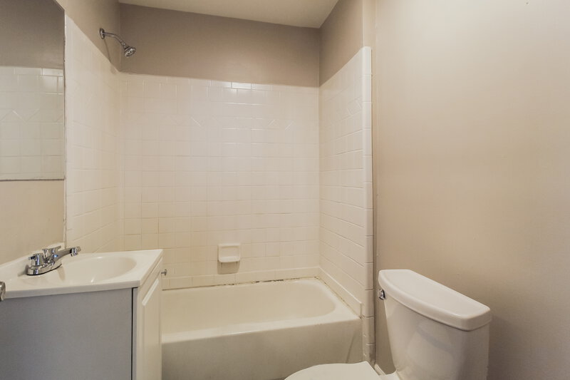 1,960/Mo, 1135 Clark Street Clarkston, GA 30021 Bathroom View 2