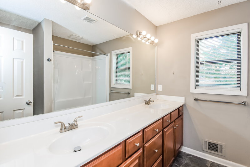 2,480/Mo, 2570 Cedar Fork Trail Marietta, GA 30062 Main Bathroom View