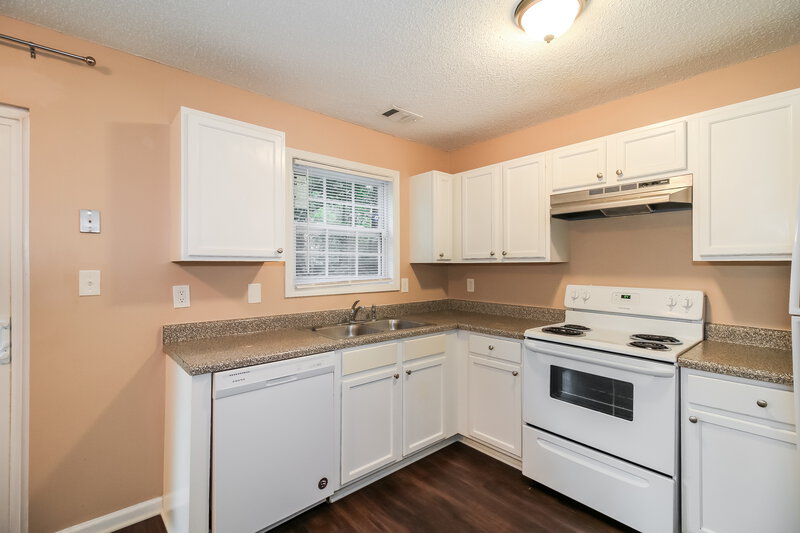 2,460/Mo, 4736 Bob White Run Lithonia, GA 30038 Kitchen View 2