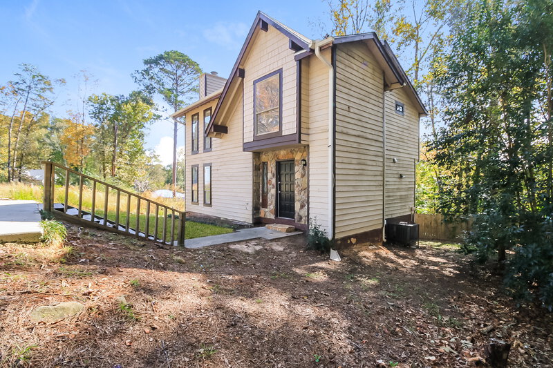 0/Mo, 1004 Ascot Court Riverdale, GA 30296 Front View
