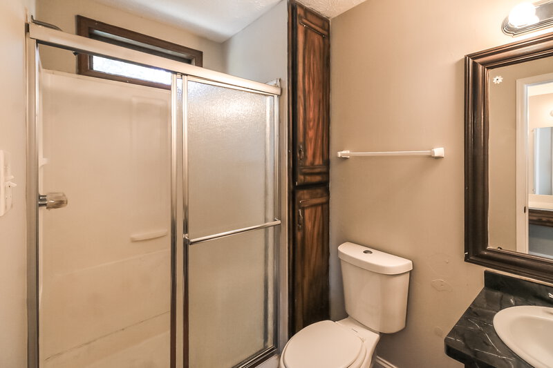 0/Mo, 1004 Ascot Court Riverdale, GA 30296 Main Bathroom View