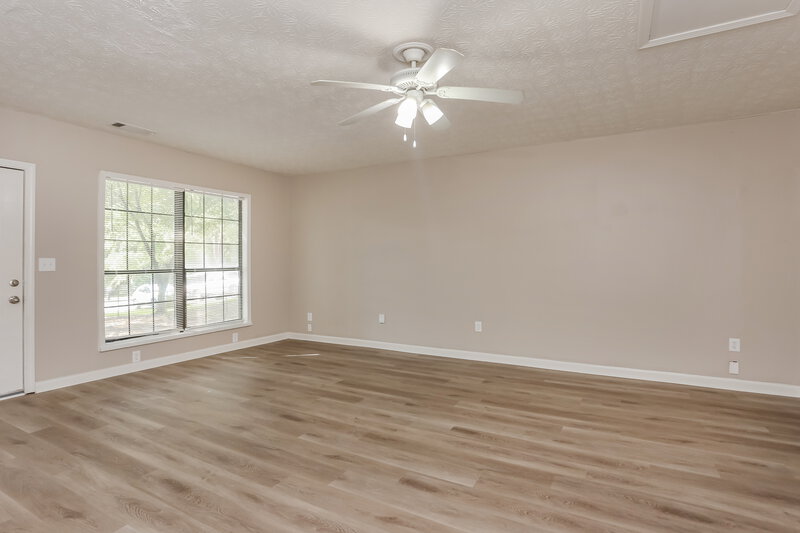2,180/Mo, 466 Ashton Cir Lawrenceville, GA 30046 Living Room View 2