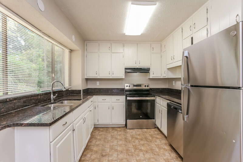 2,180/Mo, 466 Ashton Cir Lawrenceville, GA 30046 Kitchen View 2
