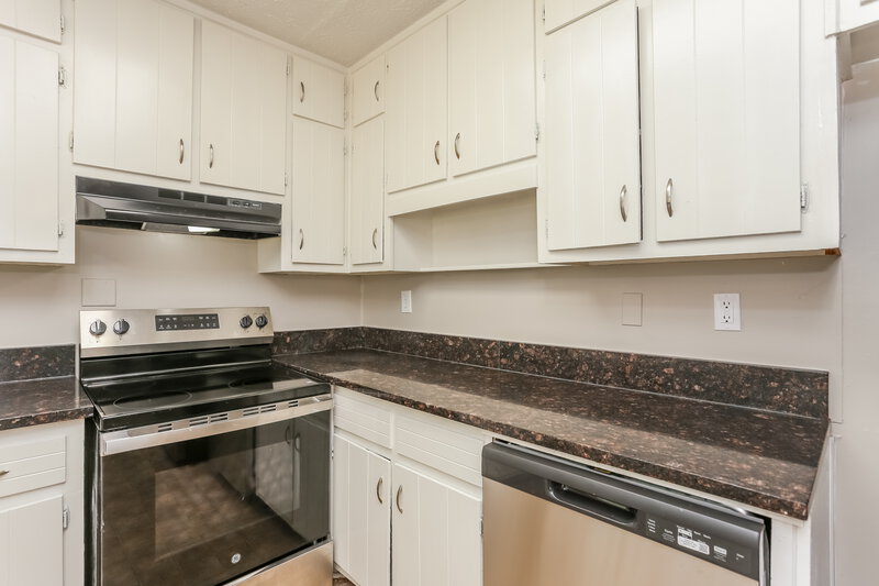 2,180/Mo, 466 Ashton Cir Lawrenceville, GA 30046 Kitchen View 3