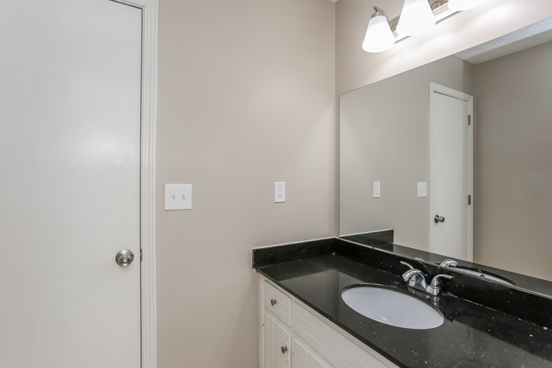 2,180/Mo, 466 Ashton Cir Lawrenceville, GA 30046 Main Bathroom View