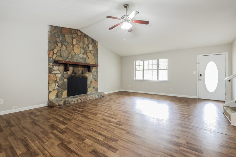 1,620/Mo, 6916 Cumberland Circle Riverdale, GA 30296 Living Room View