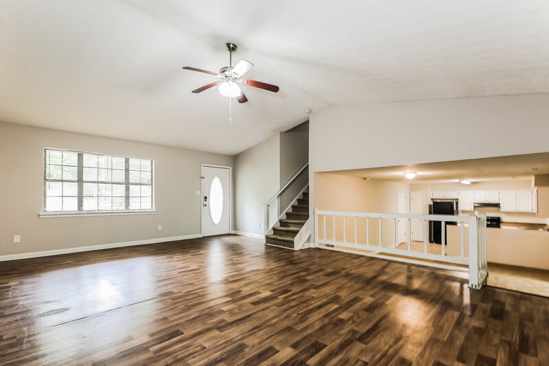1,620/Mo, 6916 Cumberland Circle Riverdale, GA 30296 Living Room View 2