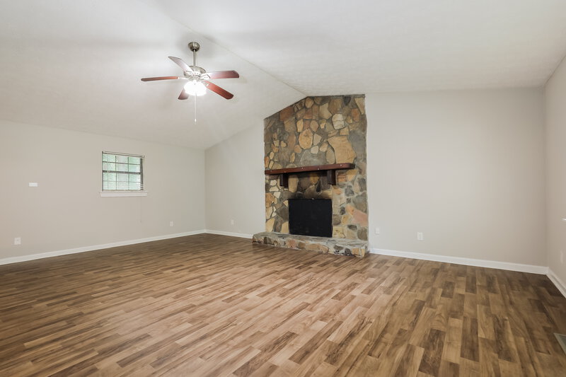 1,620/Mo, 6916 Cumberland Circle Riverdale, GA 30296 Living Room View 3