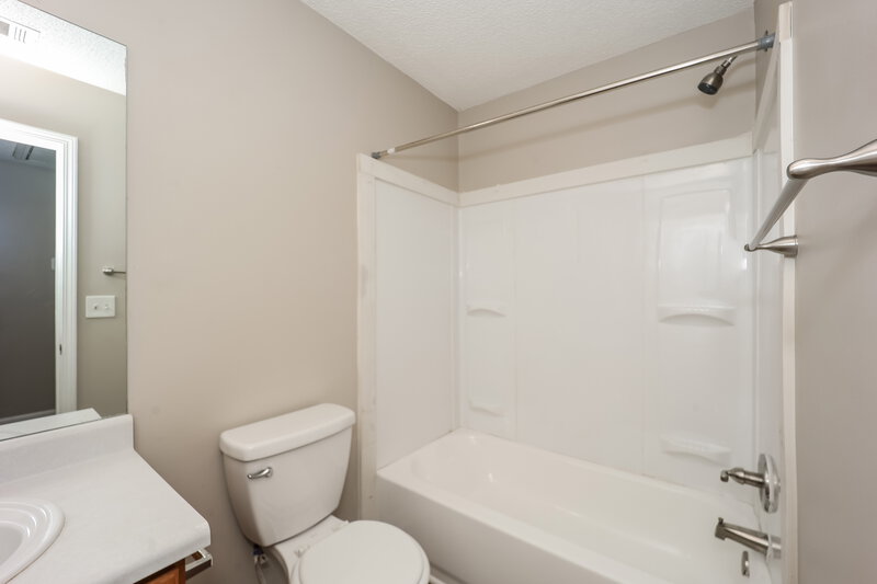 1,915/Mo, 1315 Maple Valley Court Union City, GA 30291 Bathroom View