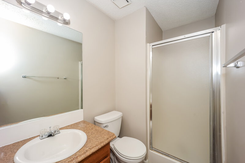 1,915/Mo, 1315 Maple Valley Court Union City, GA 30291 Bathroom View 2