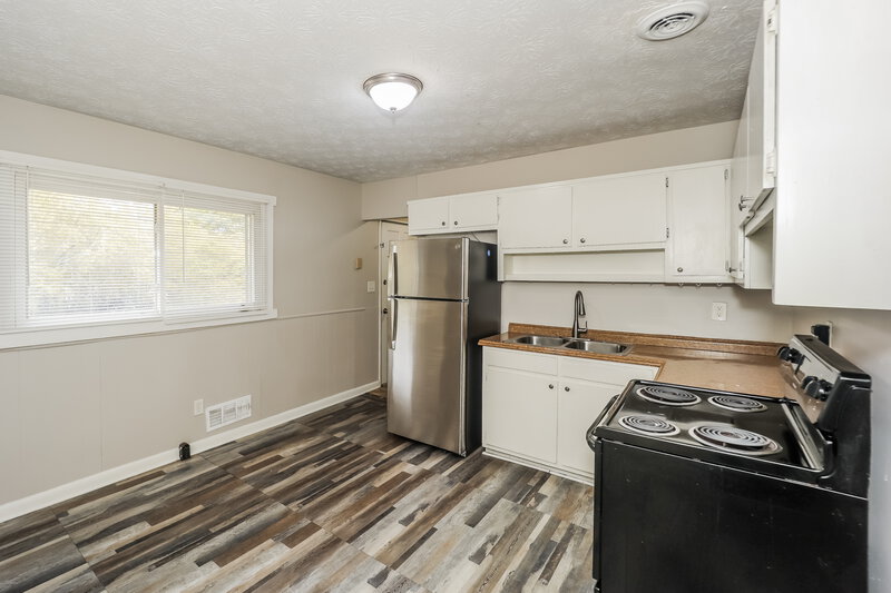 1,590/Mo, 8970 Cornell Drive Jonesboro, GA 30238 Kitchen View 2