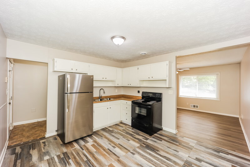 1,590/Mo, 8970 Cornell Drive Jonesboro, GA 30238 Kitchen View 3