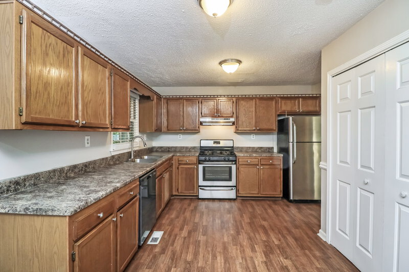 1,875/Mo, 5065 Brown Road Powder Springs, GA 30127 Kitchen View
