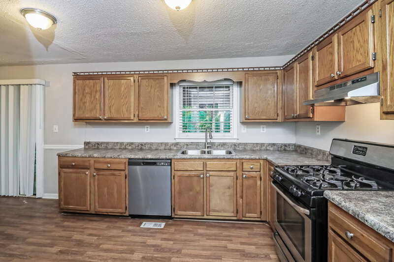 1,875/Mo, 5065 Brown Road Powder Springs, GA 30127 Kitchen View 2