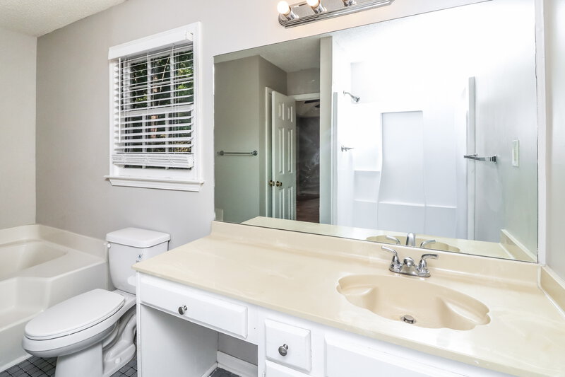 1,875/Mo, 5065 Brown Road Powder Springs, GA 30127 Main Bathroom View