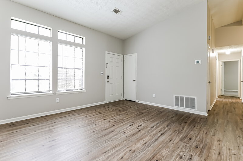 1,590/Mo, 8067 Flamingo Drive Jonesboro, GA 30238 Living Room View 3