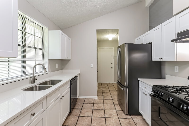 1,590/Mo, 8067 Flamingo Drive Jonesboro, GA 30238 Kitchen View
