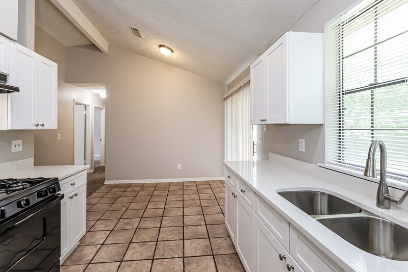 1,590/Mo, 8067 Flamingo Drive Jonesboro, GA 30238 Kitchen View 2