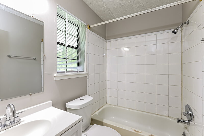 1,590/Mo, 8067 Flamingo Drive Jonesboro, GA 30238 Main Bathroom View