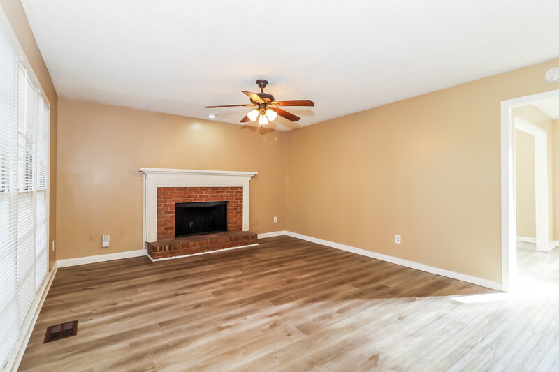 0/Mo, 725 Meadowsong Circle Lawrenceville, GA 30043 Living Room View