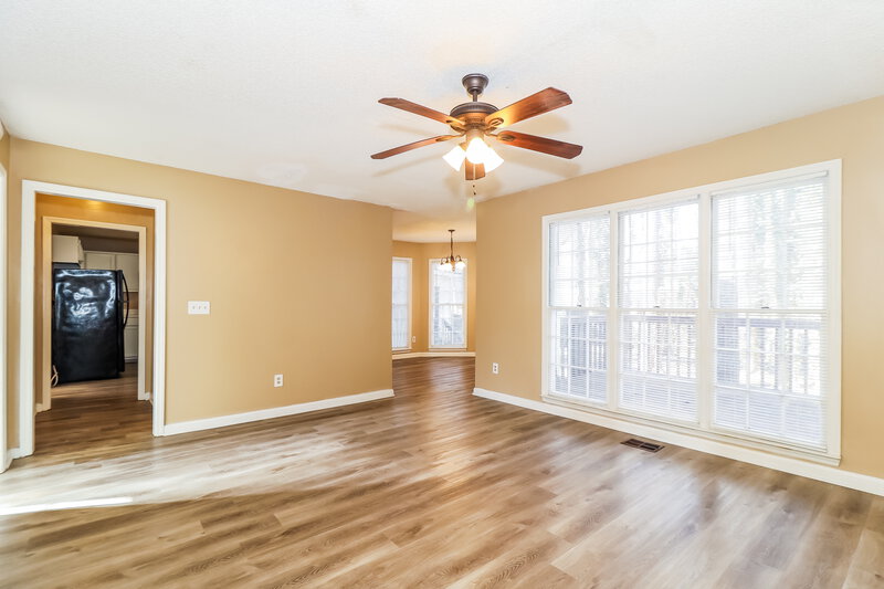 0/Mo, 725 Meadowsong Circle Lawrenceville, GA 30043 Living Room View 2