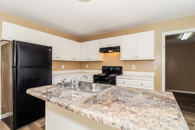 0/Mo, 725 Meadowsong Circle Lawrenceville, GA 30043 Kitchen View