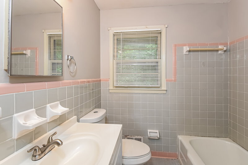 1,645/Mo, 4630 CRESANT LN Douglasville, GA 30135 Bathroom View