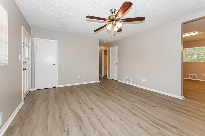 1,575/Mo, 8139 Attleboro Drive Jonesboro, GA 30238 Living Room View 2