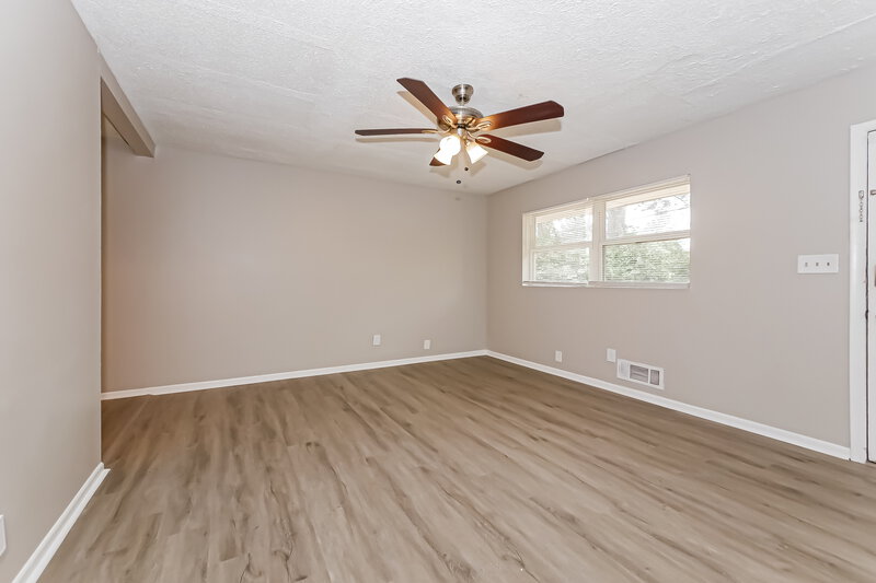 1,575/Mo, 8139 Attleboro Drive Jonesboro, GA 30238 Living Room View 4