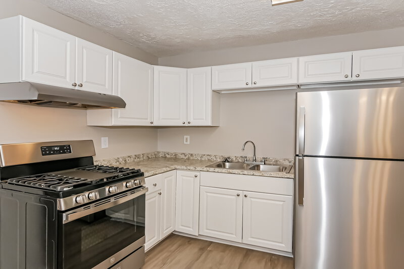 1,575/Mo, 8139 Attleboro Drive Jonesboro, GA 30238 Kitchen View