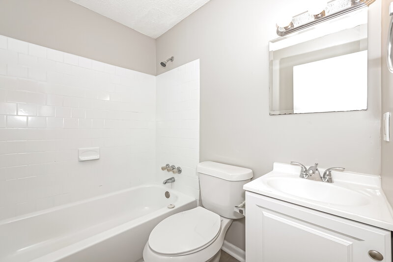 1,575/Mo, 8139 Attleboro Drive Jonesboro, GA 30238 Main Bathroom View