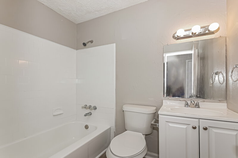 1,575/Mo, 8139 Attleboro Drive Jonesboro, GA 30238 Bathroom View