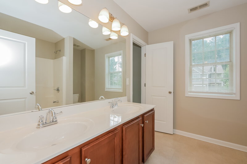 3,510/Mo, 102 Worthing Lane Fairburn, GA 30213 Bathroom View
