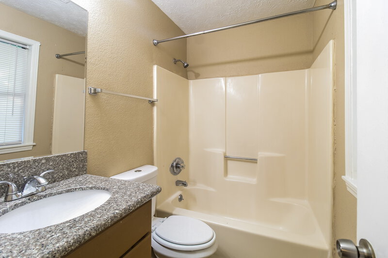1,785/Mo, 3276 Deshong Drive Stone Mountain, GA 30087 Main Bathroom View