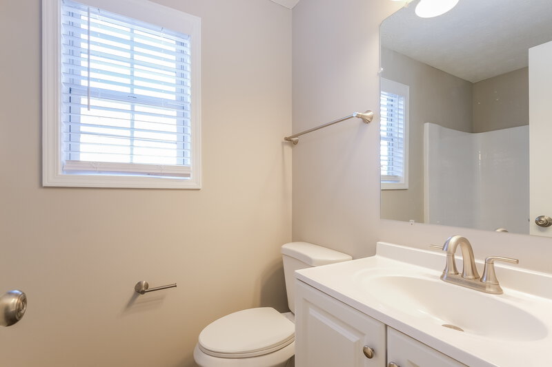 2,090/Mo, 2485 Oakland Spring Drive Snellville, GA 30039 Main Bathroom View