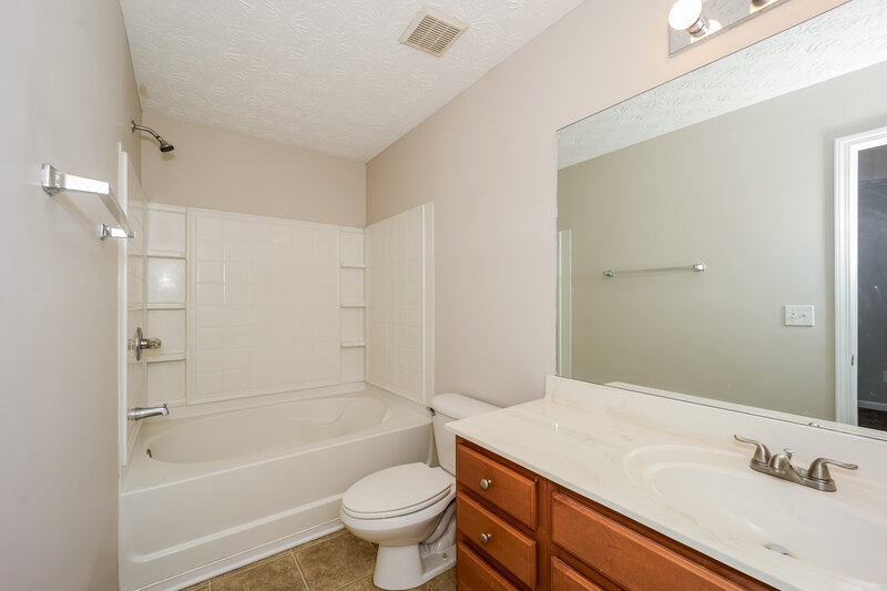 2,340/Mo, 2344 Bigwood Trail Atlanta, GA 30349 Main Bathroom View