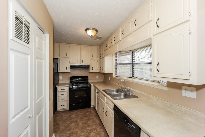 1,685/Mo, 8194 Canyon Forge Drive Riverdale, GA 30274 Misc View 6