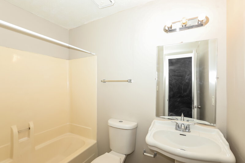 1,625/Mo, 8194 Canyon Forge Drive Riverdale, GA 30274 Misc View 9