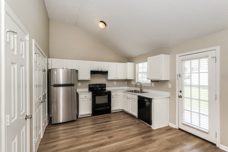 1,860/Mo, 725 Cherry Branch Cir Fairburn, GA 30213 Kitchen View