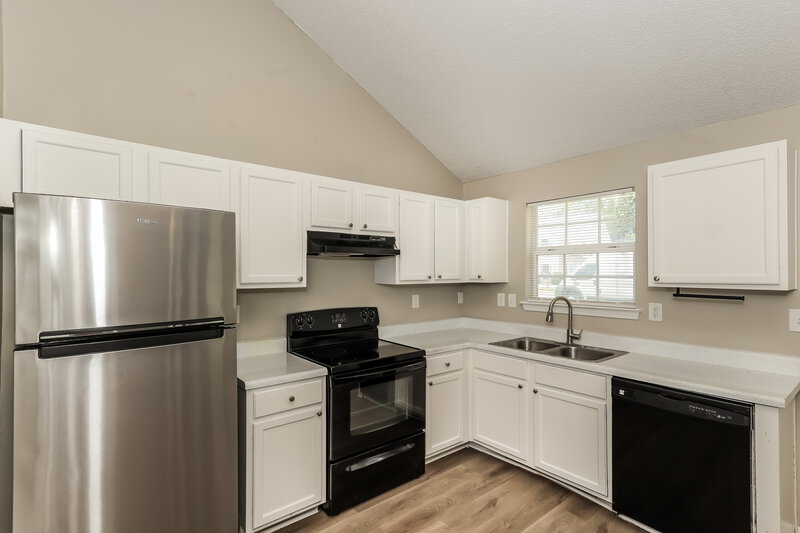 1,860/Mo, 725 Cherry Branch Cir Fairburn, GA 30213 Kitchen View 2
