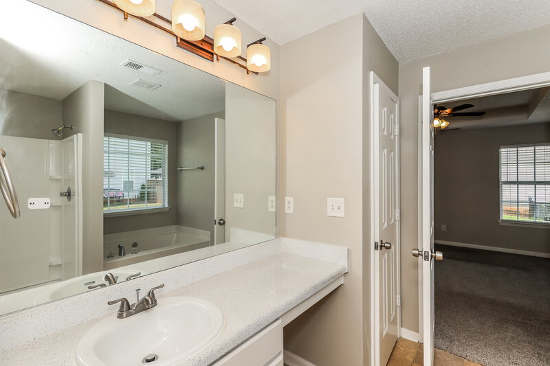 1,860/Mo, 725 Cherry Branch Cir Fairburn, GA 30213 Main Bathroom View