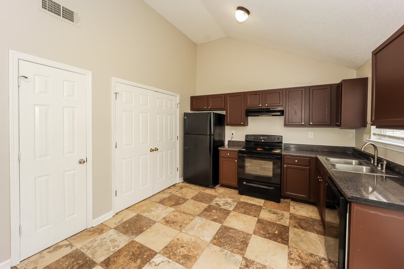 1,755/Mo, 725 Cherry Branch Cir Fairburn, GA 30213 Kitchen View 2