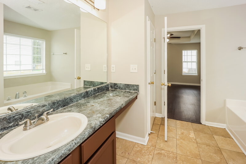 1,755/Mo, 725 Cherry Branch Cir Fairburn, GA 30213 Bathroom View