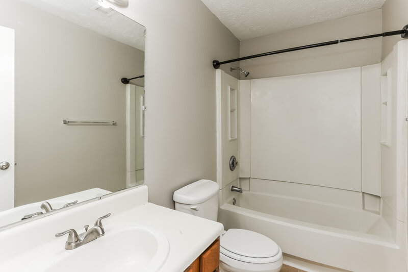 1,545/Mo, 7960 Creekstone Way Riverdale, GA 30274 Main Bathroom View