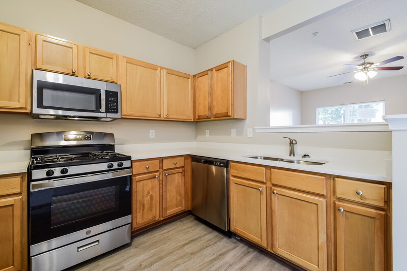 1,600/Mo, 1730 Broad River Rd College Park, GA 30349 Kitchen View