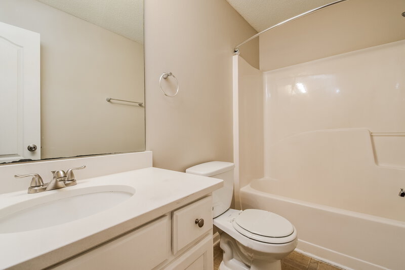 1,600/Mo, 1730 Broad River Rd College Park, GA 30349 Bathroom View
